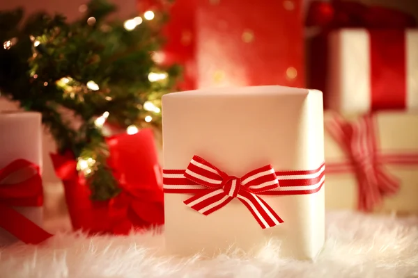 Scatole regalo di Natale di notte — Foto Stock