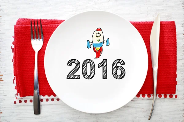 Concepto 2016 sobre plato blanco con tenedor — Foto de Stock