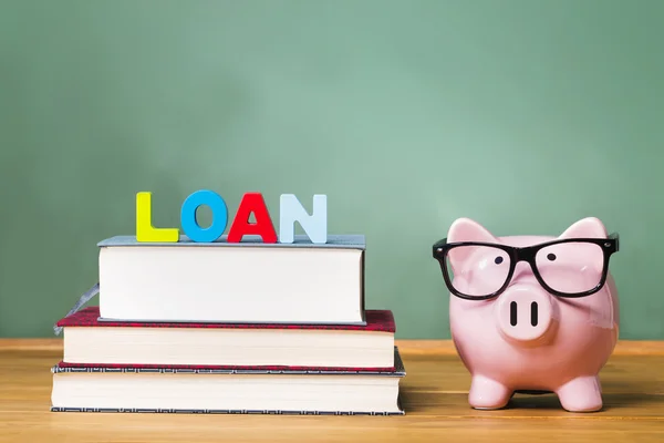 Student loan theme with textbooks and piggy bank — Stock Photo, Image