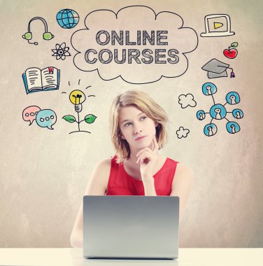 Genç kadın ile online kurslar kavramı