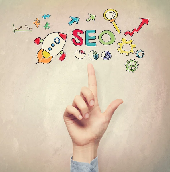 Main pointant vers le concept SEO — Photo