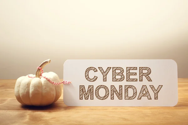 Cyber Monday message avec petite citrouille — Photo