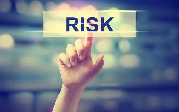 Concetto RISK premendo un pulsante a mano — Foto Stock