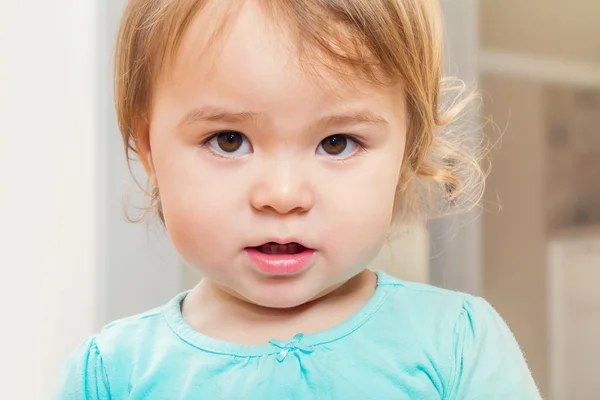 Porträtt av ett barn girl — Stockfoto