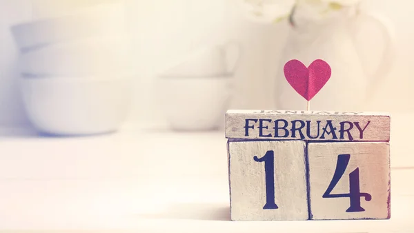 Valentin-nap, a fa blokk naptár — Stock Fotó
