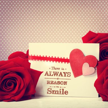 her zaman gülümsemem için bir sebep değil.