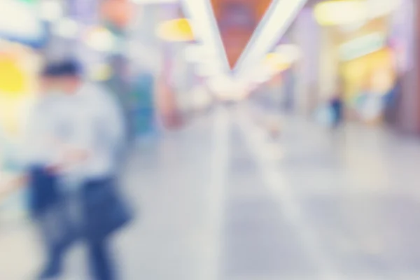 Blurred shopping mall with people walking — Stock Photo, Image