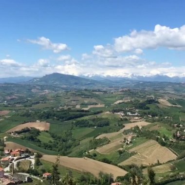 Ripatransone, Piceno İlçesi, İtalya dan dağlık manzara