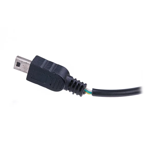 Czarny uszkodzony kabel ładowarki USB do telefonu komórkowego izolowany na białym tle. koncepcja przewodów naprawczych — Zdjęcie stockowe