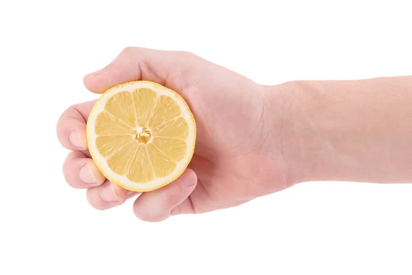 Limón fresco picado en persona caucásica mano aislada sobre un fondo blanco. Concepto de presión — Foto de Stock