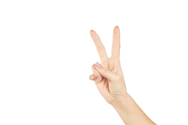Uma pessoa do sexo feminino mostrando dois dedos isolados em um fundo branco. espaço de cópia. vitória e conceito de gesto de paz — Fotografia de Stock