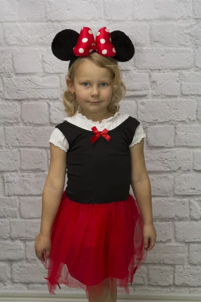 ミニーのマウスとして小さな女の子 — ストック写真