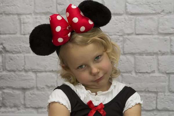 Liten flicka som Minnie mus — Stockfoto