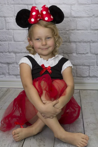 Liten flicka som Minnie mus — Stockfoto