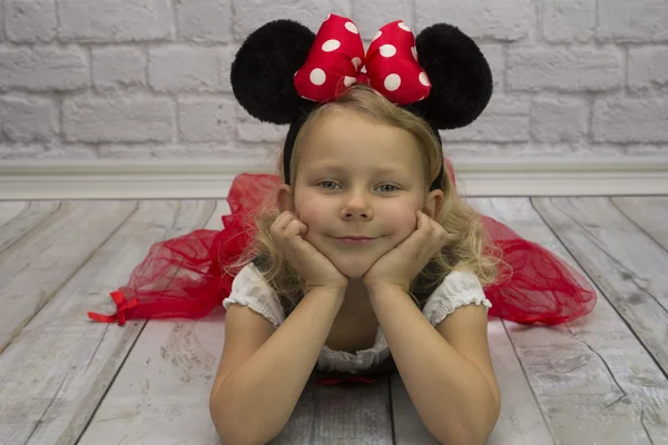 Liten flicka som Minnie mus — Stockfoto