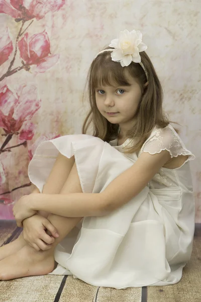 Girl in a bright dress with a flower in her hair — Stock Photo, Image