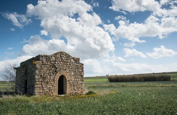 Rovine di una piccola chiesa cristiana — Foto Stock