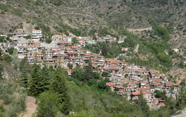 Гора село Askas в горах Троодос, Кіпр — стокове фото