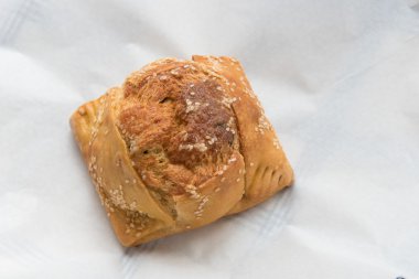 Ev yapımı Kıbrıs Paskalya peynir pasta, flaouna