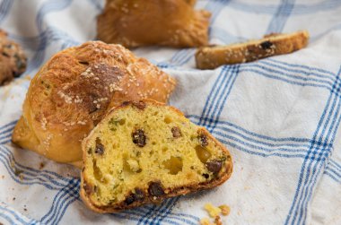 Kıbrıs Paskalya peynir pasta, flaounes