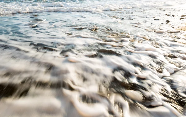 Zee golven melkachtig water achtergrond — Stockfoto
