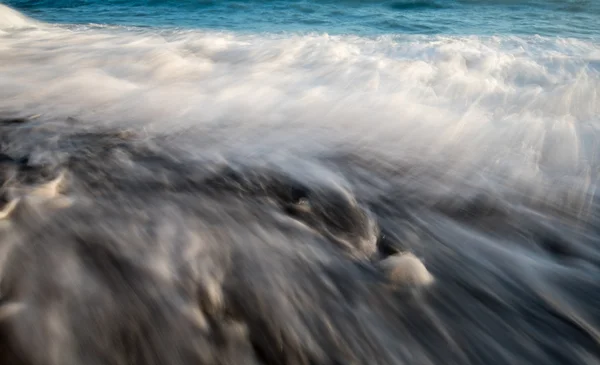 Ondas de água do mar fundo de água leitosa — Fotografia de Stock