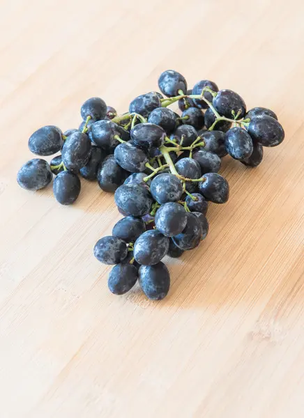 Frutos de uva vermelhos saudáveis para vinho — Fotografia de Stock