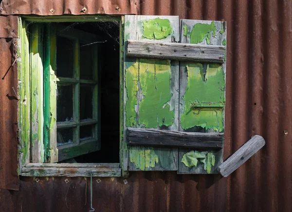 Open broken wooden window — Stock Photo, Image