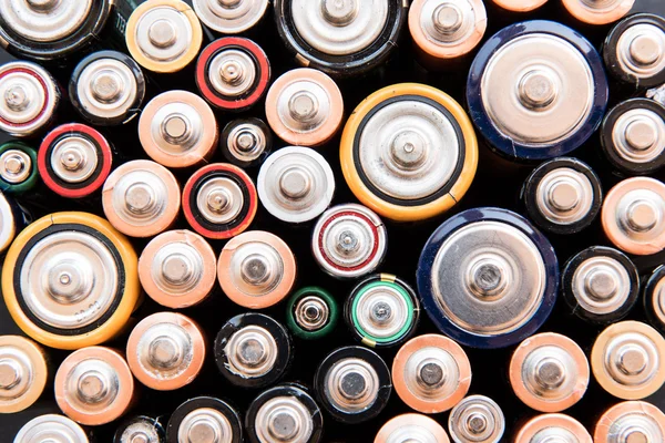 Gebruikte wegwerp afvoer batterijen voor recycling — Stockfoto