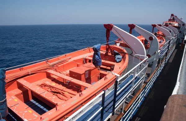 Barcos de salvamento de um navio de cruzeiro — Fotografia de Stock