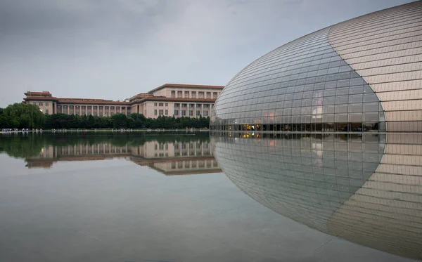 Ulusal Tiyatro 'nun modern Opera Binası. Pekin Çini — Stok fotoğraf