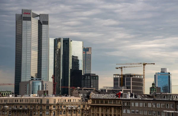 Paesaggio urbano della città di Francoforte il centro finanziario della Germania Europa — Foto Stock
