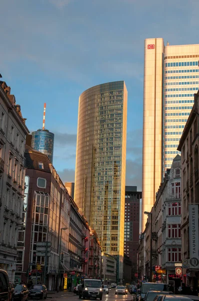 Paesaggio urbano della città di Francoforte il centro finanziario della Germania Europa — Foto Stock