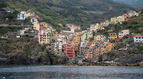 Γραφικό Και Ρομαντικό Χωριό Της Manarola Πολύχρωμα Σπίτια Στην Άκρη — Φωτογραφία Αρχείου