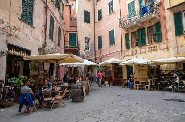 Monterosso Italien Oktober 2017 Menschen Entspannen Sich Den Cafés Der — Stockfoto