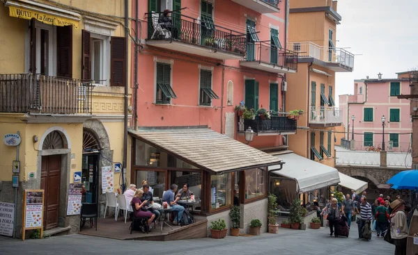 Manarola Italien Oktober 2017 Touristen Entspannen Sich Einem Café Dorf — Stockfoto