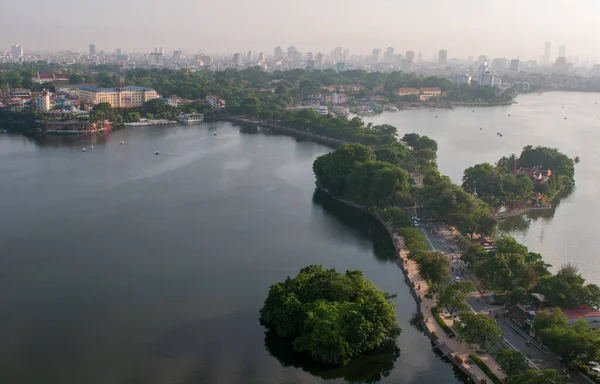 Cityscape of Hanoi and lake Hoan kiem in Vietnam Asia late in the evening — Stock Photo, Image