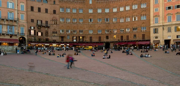 Piazza del Campo, principal espace public du centre historique de Sienne, Toscane, Italie. — Photo