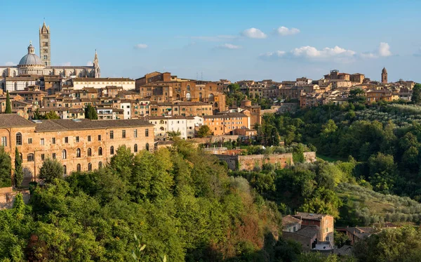 Paysage urbain panoramique de la ville historique de Sienne Toscane centrale, Italie — Photo