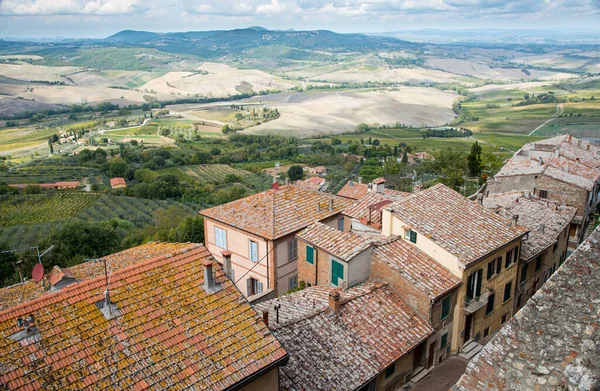 Krajobraz Toskanii z murów wzgórza Montepulciano, Włochy Europa — Zdjęcie stockowe