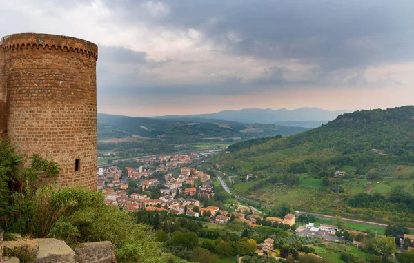 Panoramautsikt över staden Sferracavallo och den italienska dalen från slottet Orvieto. Italien Europa — Stockfoto