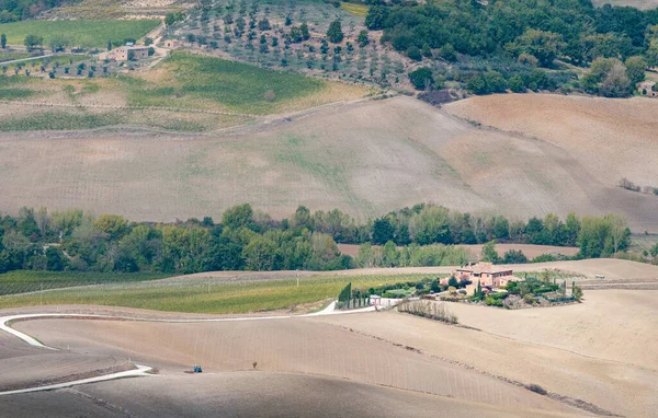 Ιταλικό τοπίο με χωράφια στην Τοσκάνη της Ιταλίας νωρίς το φθινόπωρο — Φωτογραφία Αρχείου
