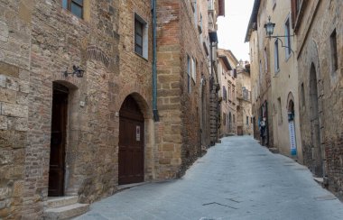 İtalya 'nın Montepulciano Toskana şehrinde boş bir cadde.