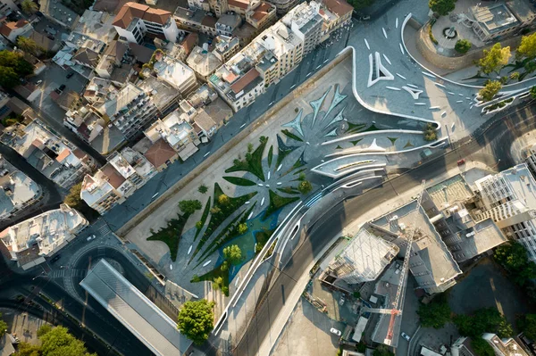 空中からの眺め近代的な未来建築のあるキプロスとエレフテリア広場の首都ニコシアの街並み. — ストック写真