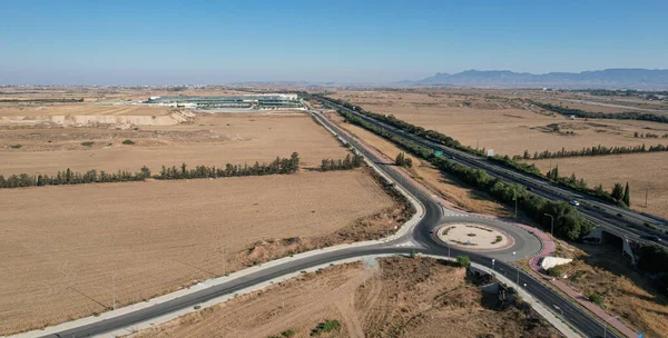 Vista aérea da estrada rodoviária e construção de novos transportes. Nicósia Chipre — Fotografia de Stock