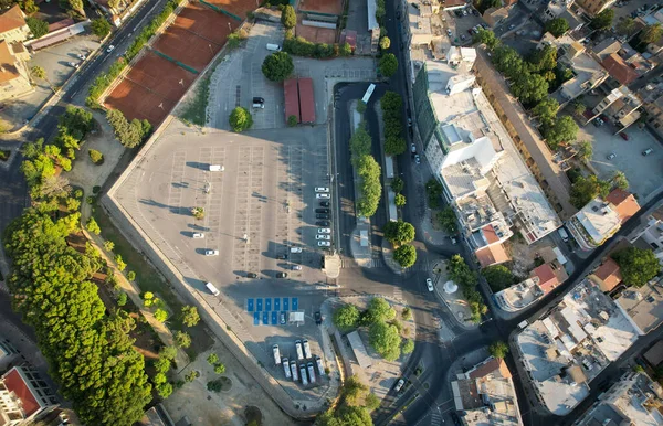 Vista aérea de um drone de estacionamento vazio em Nicosia Chipre — Fotografia de Stock