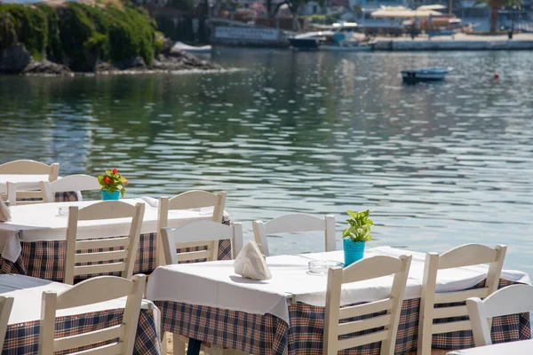 Yunanistan 'ın tebeşir bölgesinde geleneksel Girit Gıda Restoranı. — Stok fotoğraf