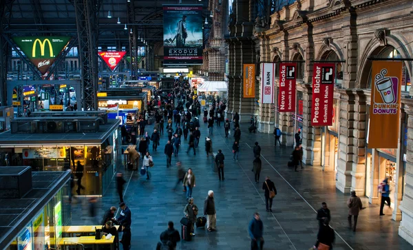 Frankfurt Tyskland största tågstation — Stockfoto