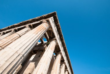 Yunan tapınağı sütunlarından 