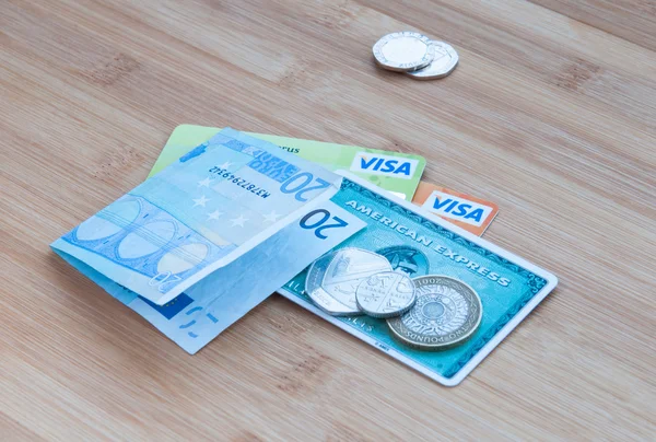 American Express, Visa-kaarten en contant geld — Stockfoto